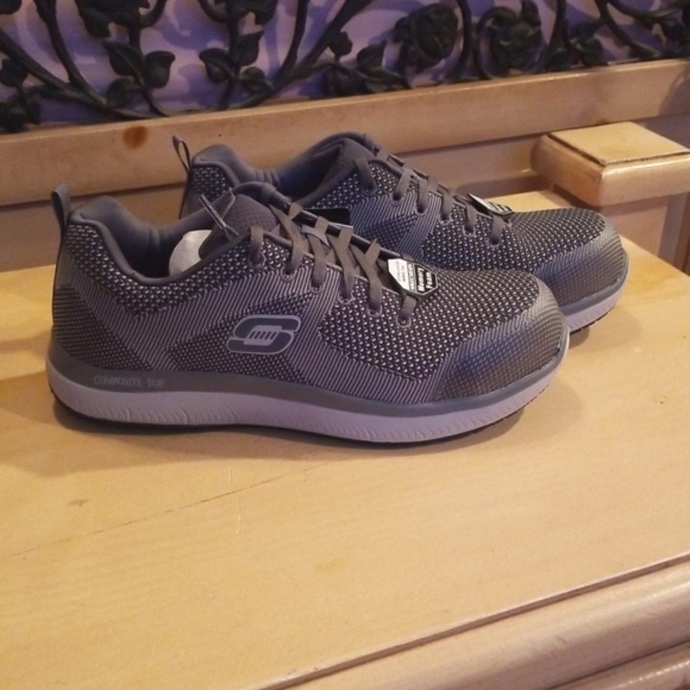 NWB Men's Skechers Safety Comp Toe Slip Resistant Work Shoes, size 9